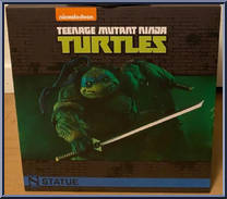 Leonardo from Teenage Mutant Ninja Turtles - Statues 2017 manufactured by Sideshow [Front]