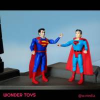 Crisis on infinite earths Supermen (Superman) Custom Action Figure [Posing 2]