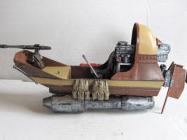 Clovit the Rodian Junker and his Scavenger Skiff (Star Wars) Custom Vehicle [Port View]