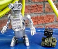 E.T mechanized with his trusty ally Treadward (Original characters) (Original) Custom Action Figure