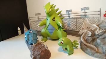 Tyranitar Pupitar Larvitar pokemon (Pokemon) Custom Statue / Bust