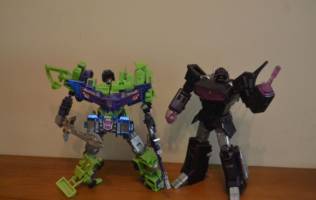 Devastator G1 Articulated (Transformers) Custom Action Figure