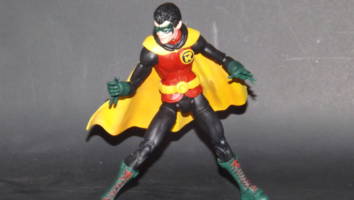 Robin VI (Damian Wayne) (DC Universe) Custom Action Figure