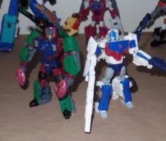 Scorponok (Deluxe Headmaster) (Transformers) Custom Action Figure [Here with Custom Ultra Magnus]